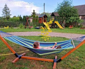 dzieci na hamaku